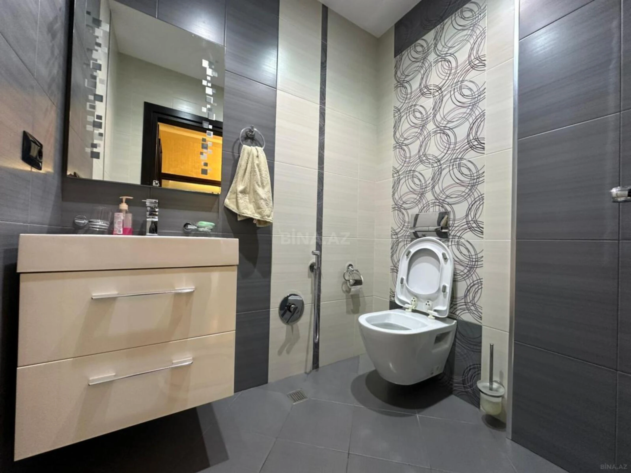 Kirayə verilir 4 otaqlı mənzil 210 m²