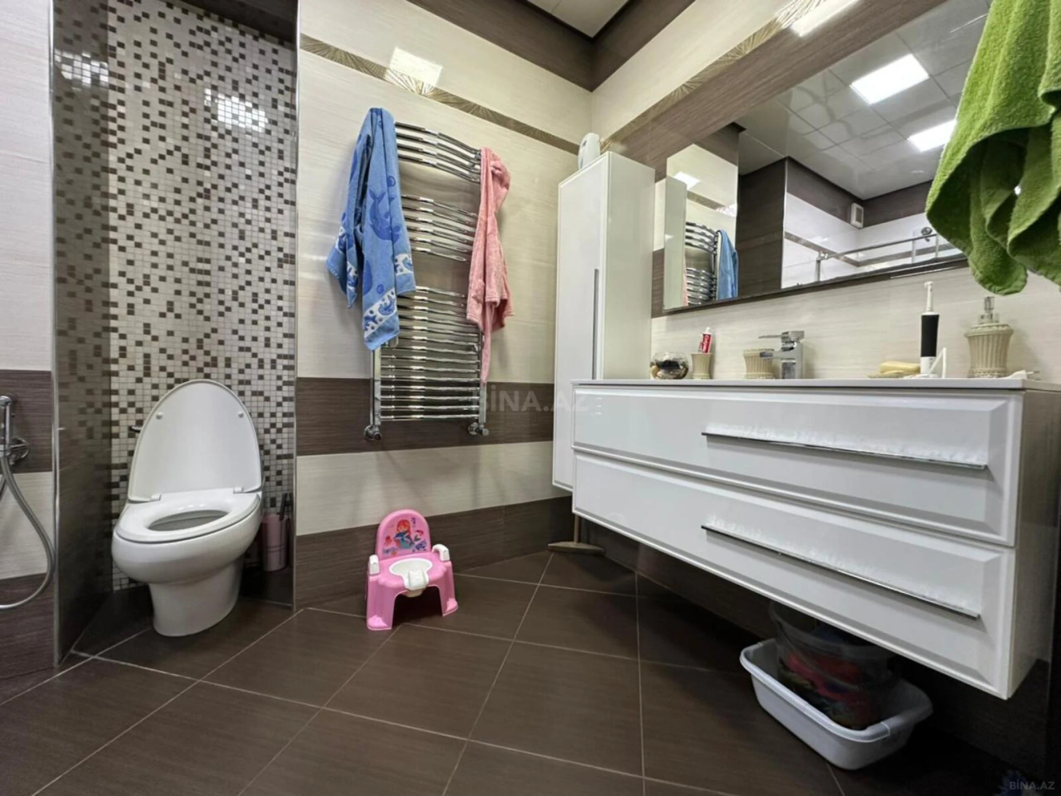 Kirayə verilir 4 otaqlı mənzil 210 m²