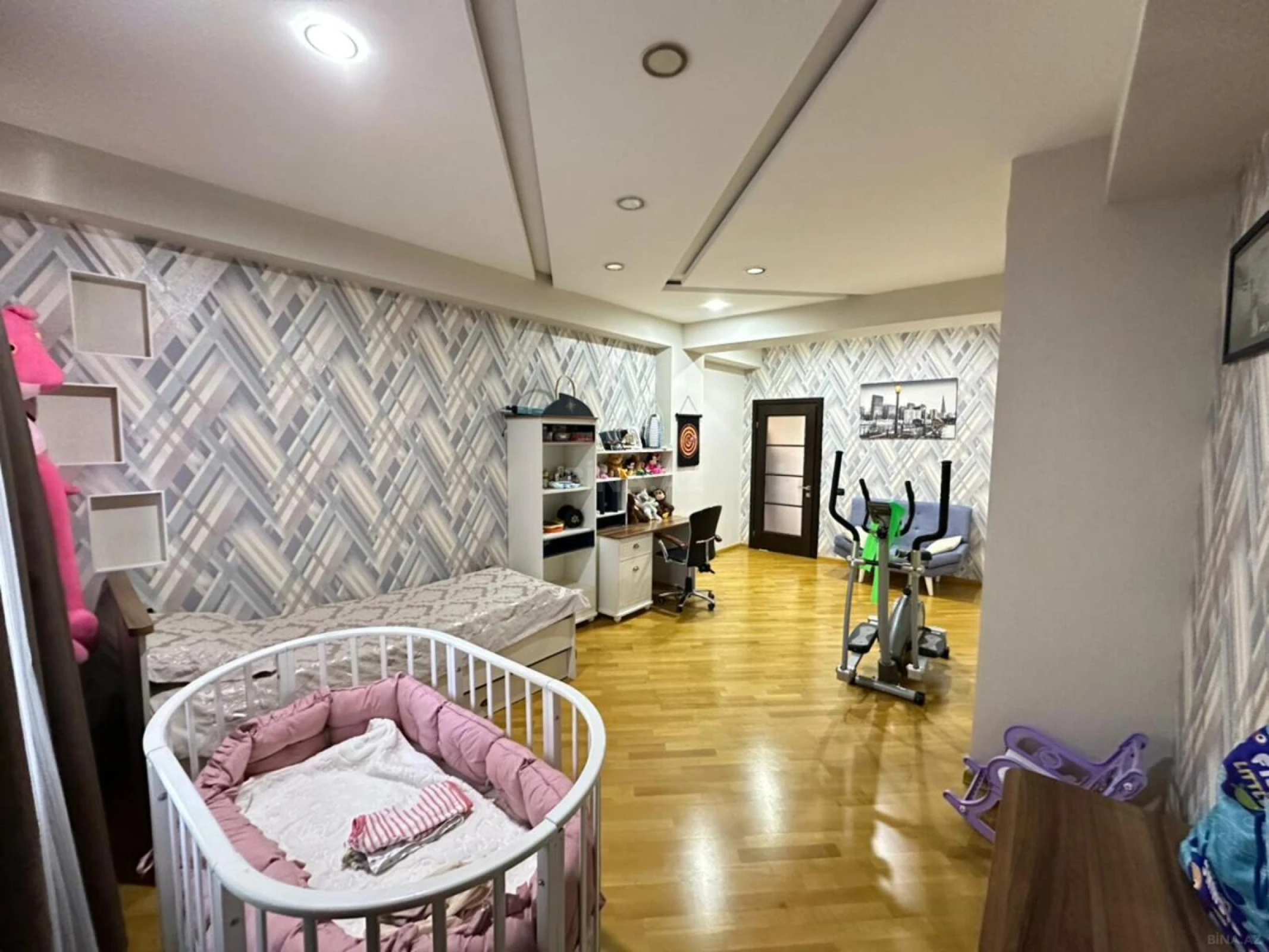 Kirayə verilir 4 otaqlı mənzil 210 m²