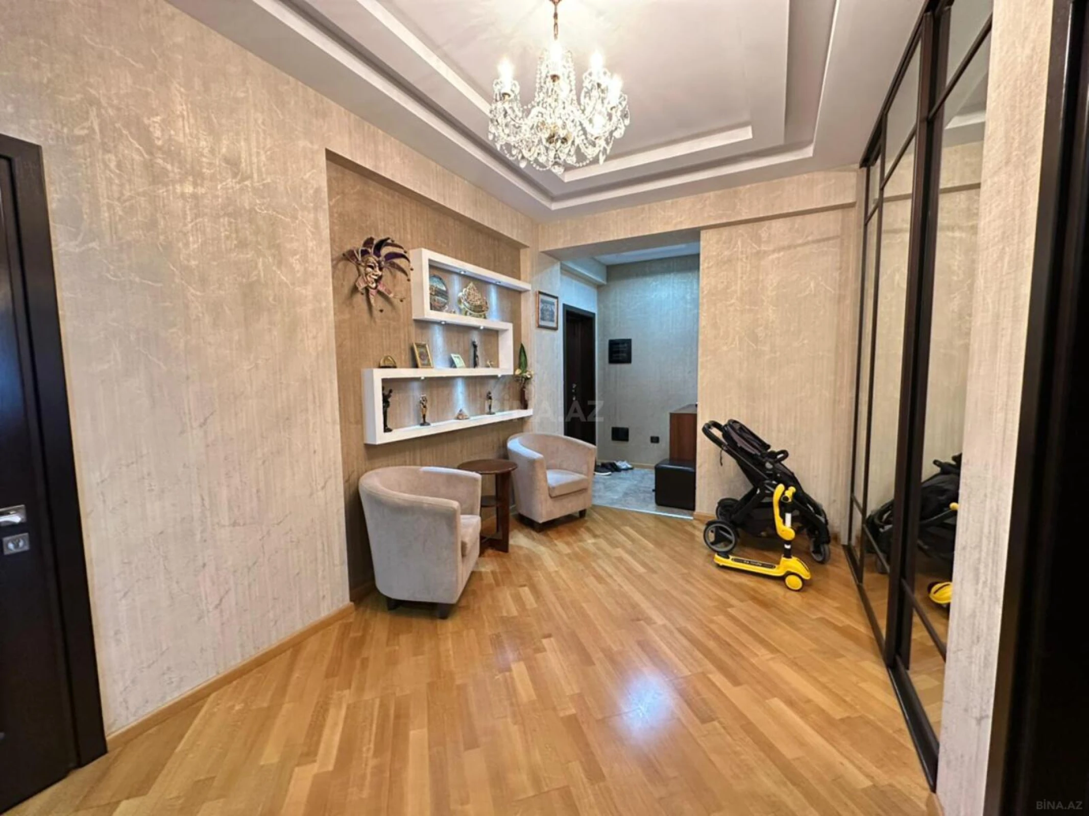 Kirayə verilir 4 otaqlı mənzil 210 m²