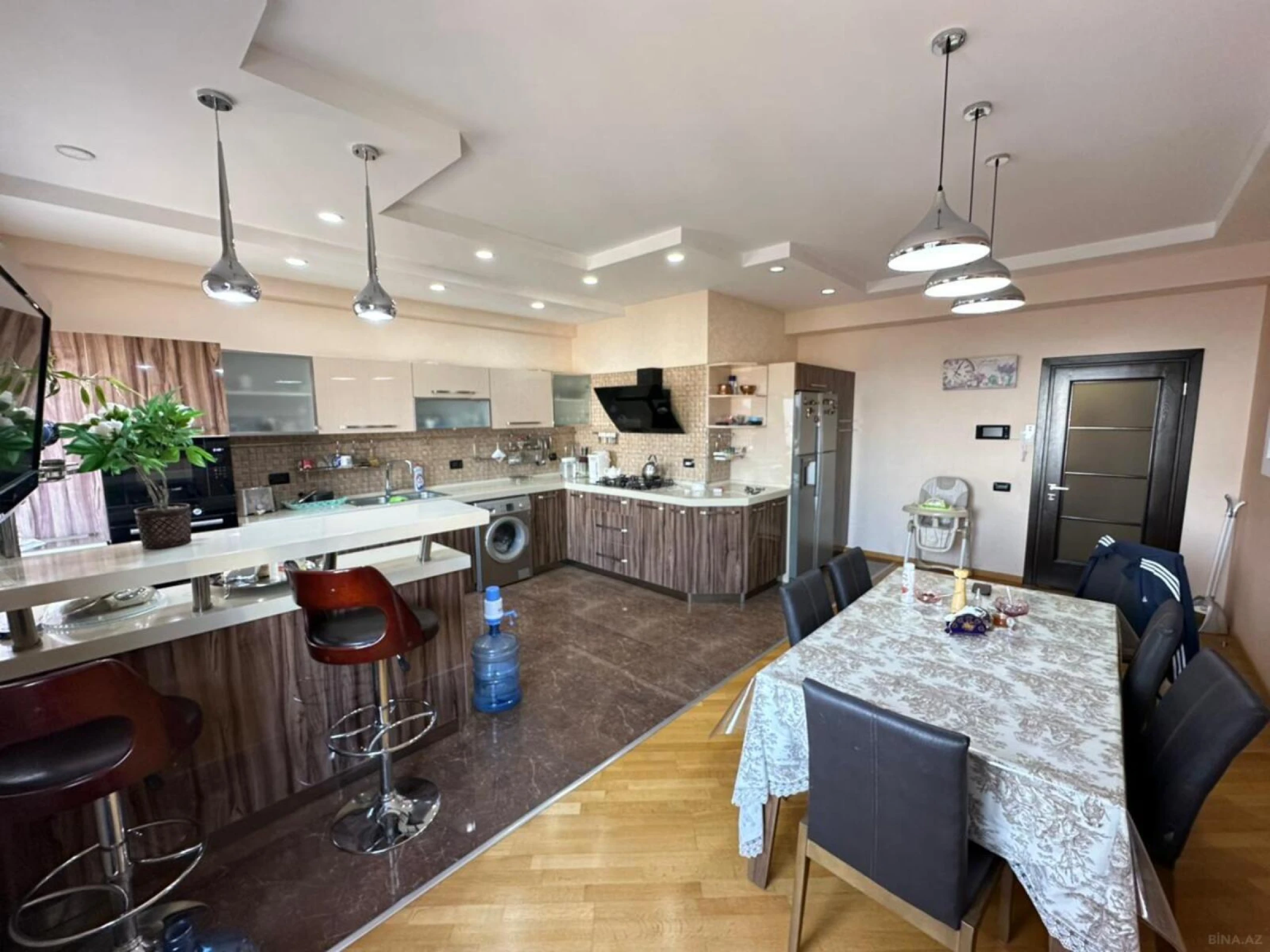 Kirayə verilir 4 otaqlı mənzil 210 m²