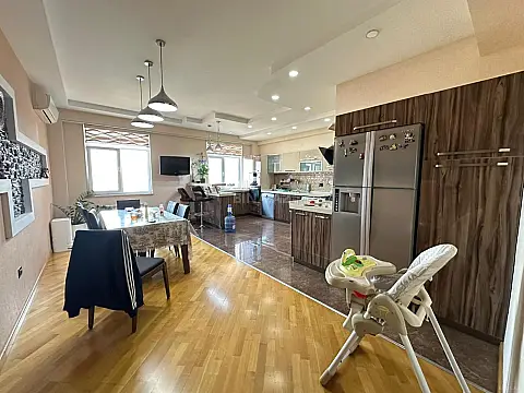 Kirayə verilir 4 otaqlı mənzil 210 m²