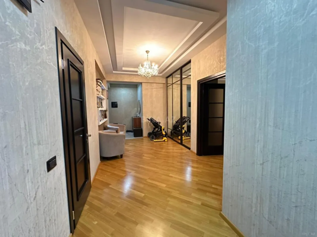 Kirayə verilir 4 otaqlı mənzil 210 m²