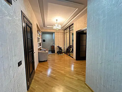 Kirayə verilir 4 otaqlı mənzil 210 m²