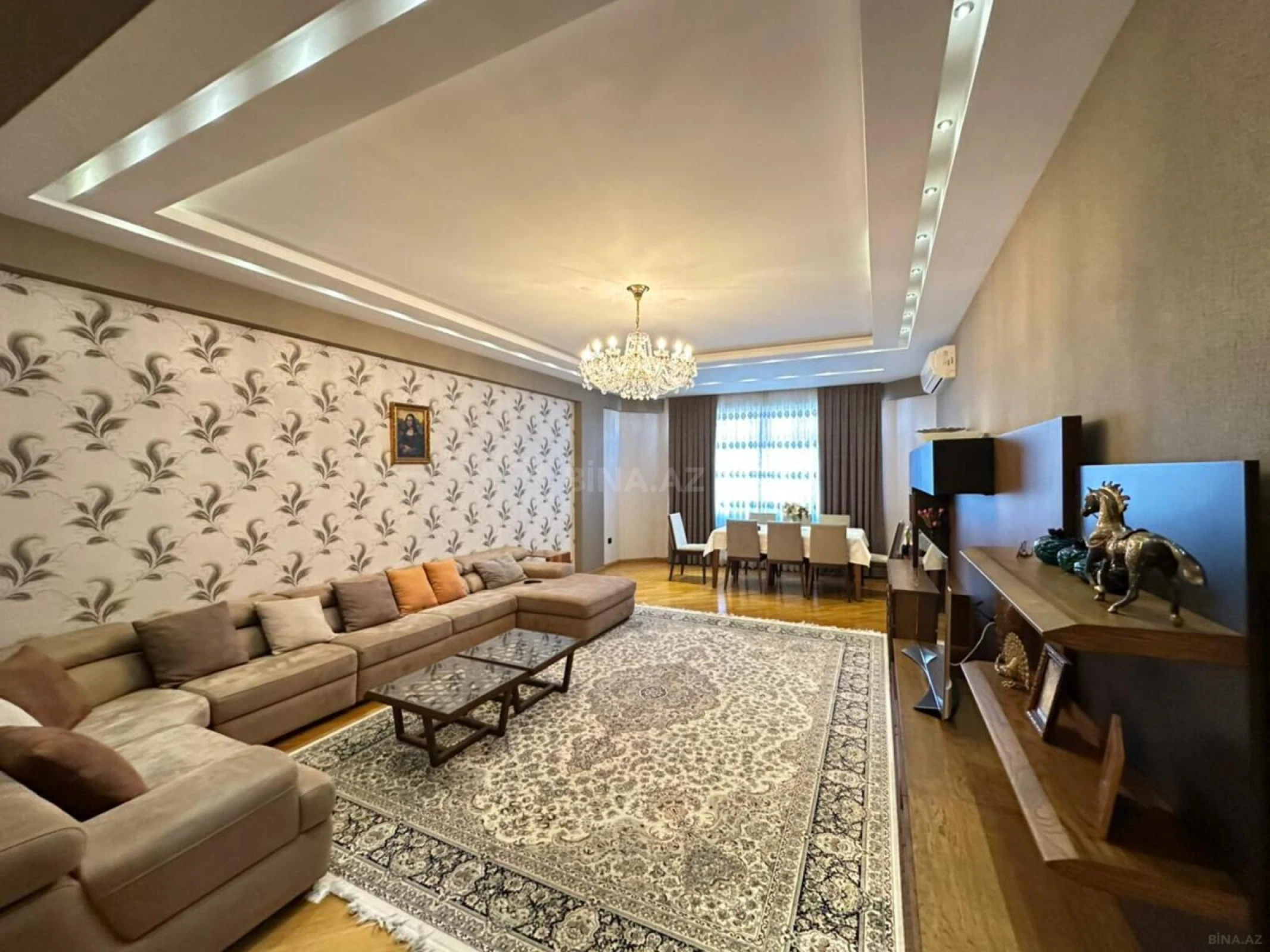 Kirayə verilir 4 otaqlı mənzil 210 m²