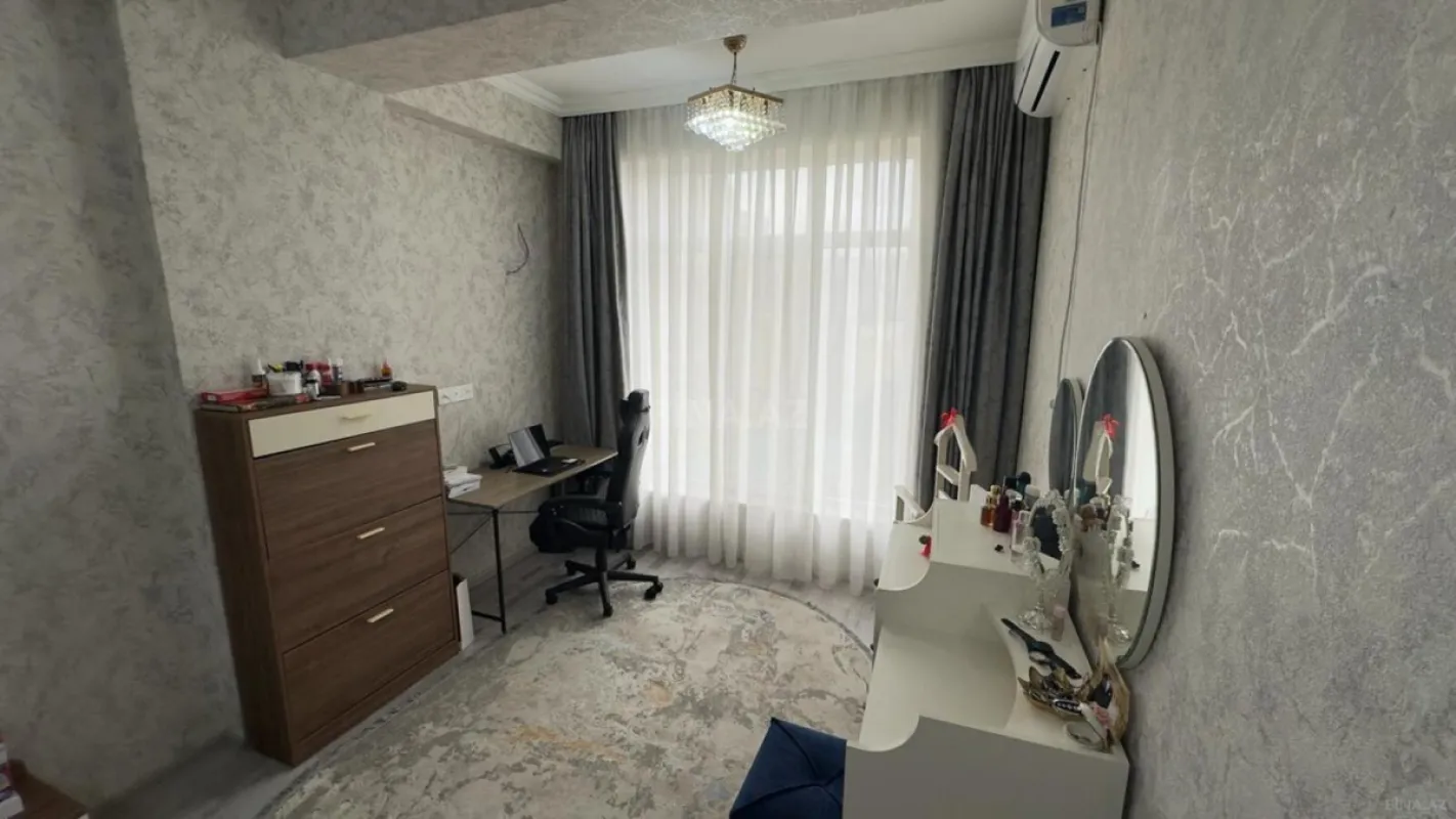 Satılır 3 otaqlı mənzil 126 m²