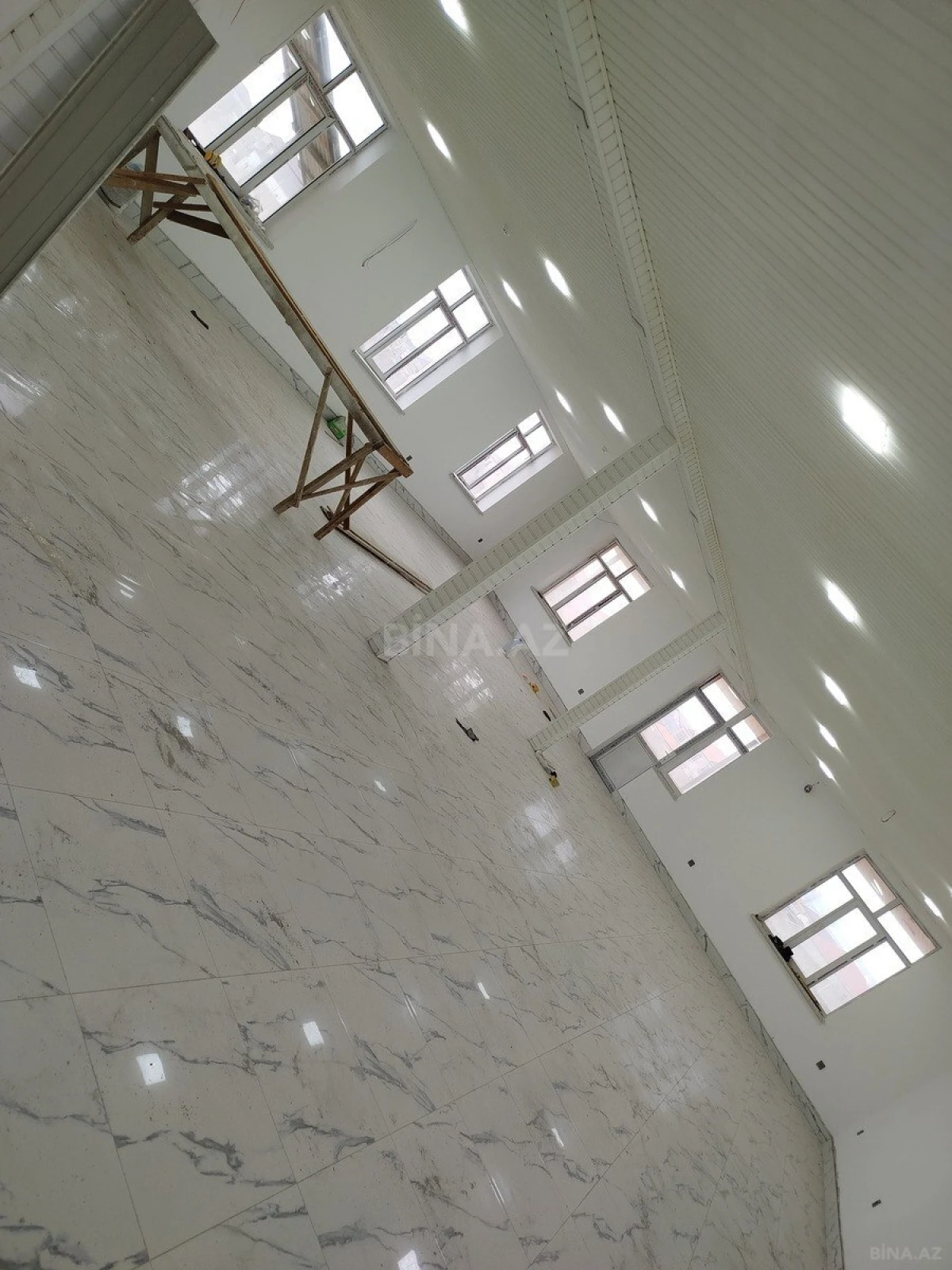 Kirayə verilir obyekt 900 m²