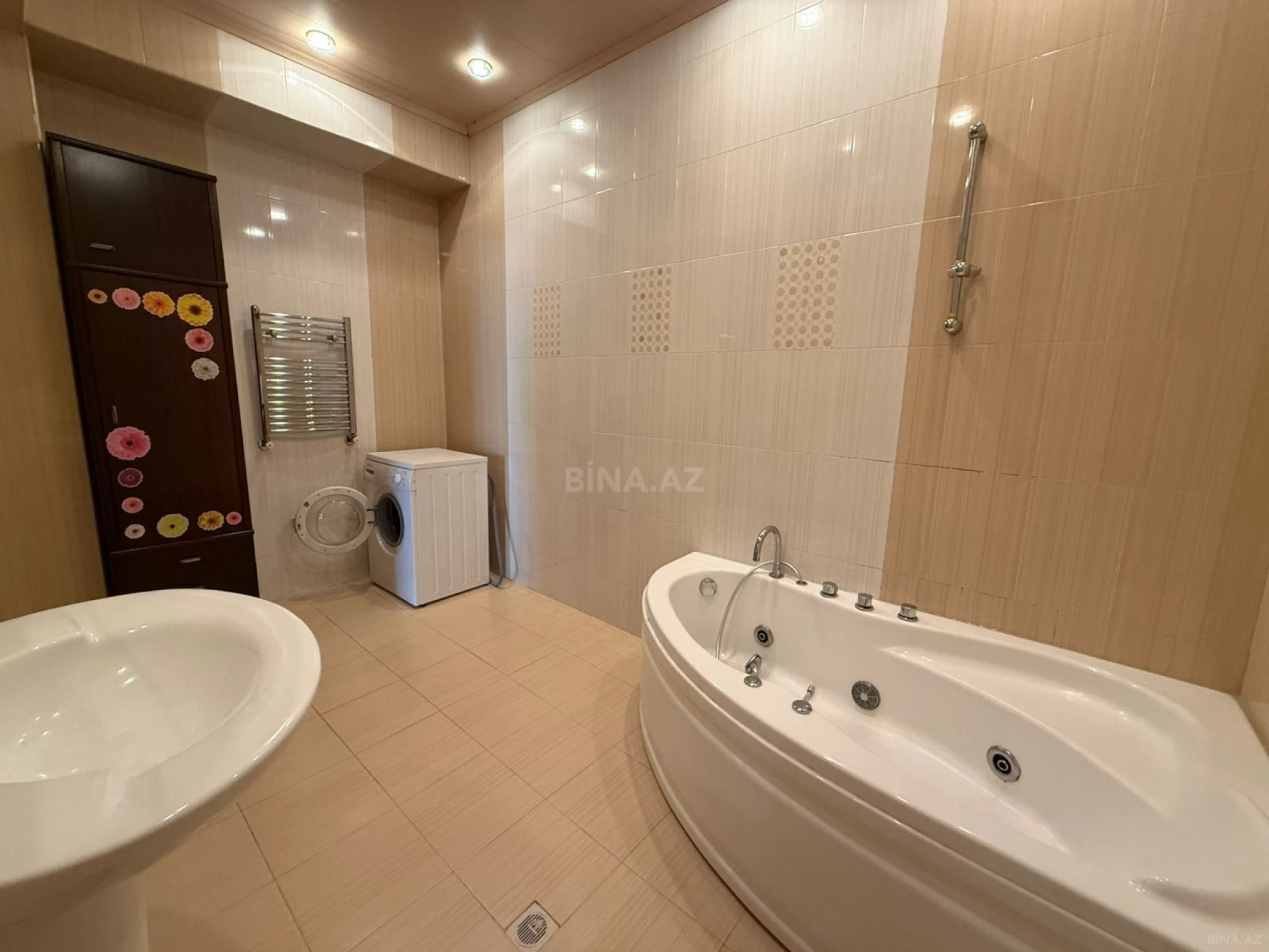 Kirayə verilir 2 otaqlı mənzil 105 m²
