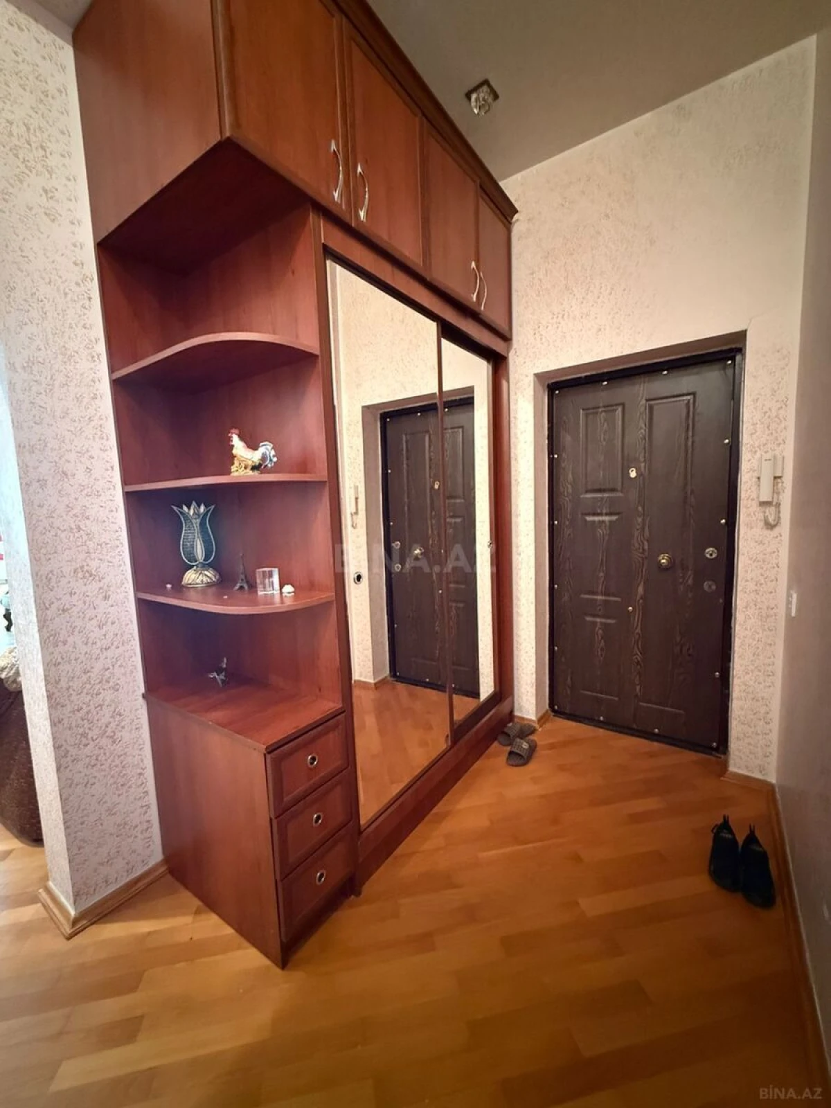 Kirayə verilir 2 otaqlı mənzil 105 m²