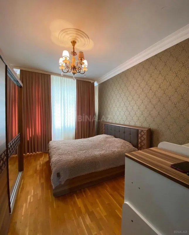 Satılır 5 otaqlı mənzil 120 m²