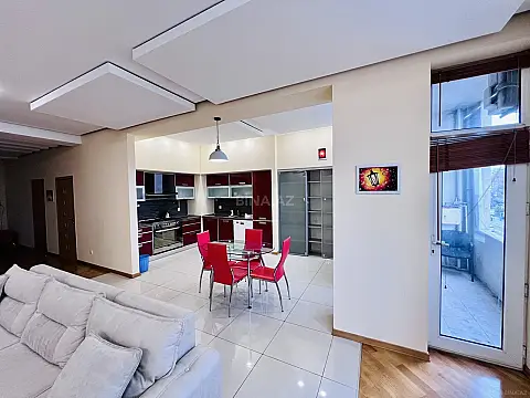 Kirayə verilir 3 otaqlı mənzil 160 m²