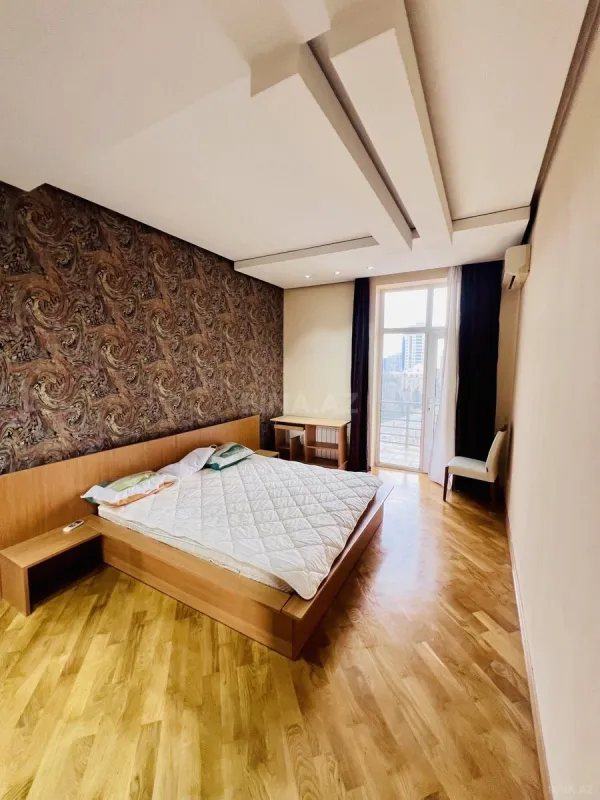 Kirayə verilir 3 otaqlı mənzil 160 m²