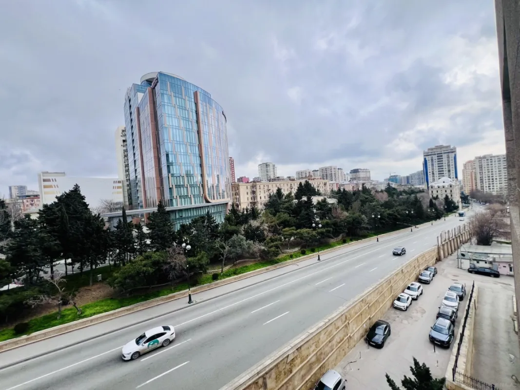 Kirayə verilir 3 otaqlı mənzil 160 m²