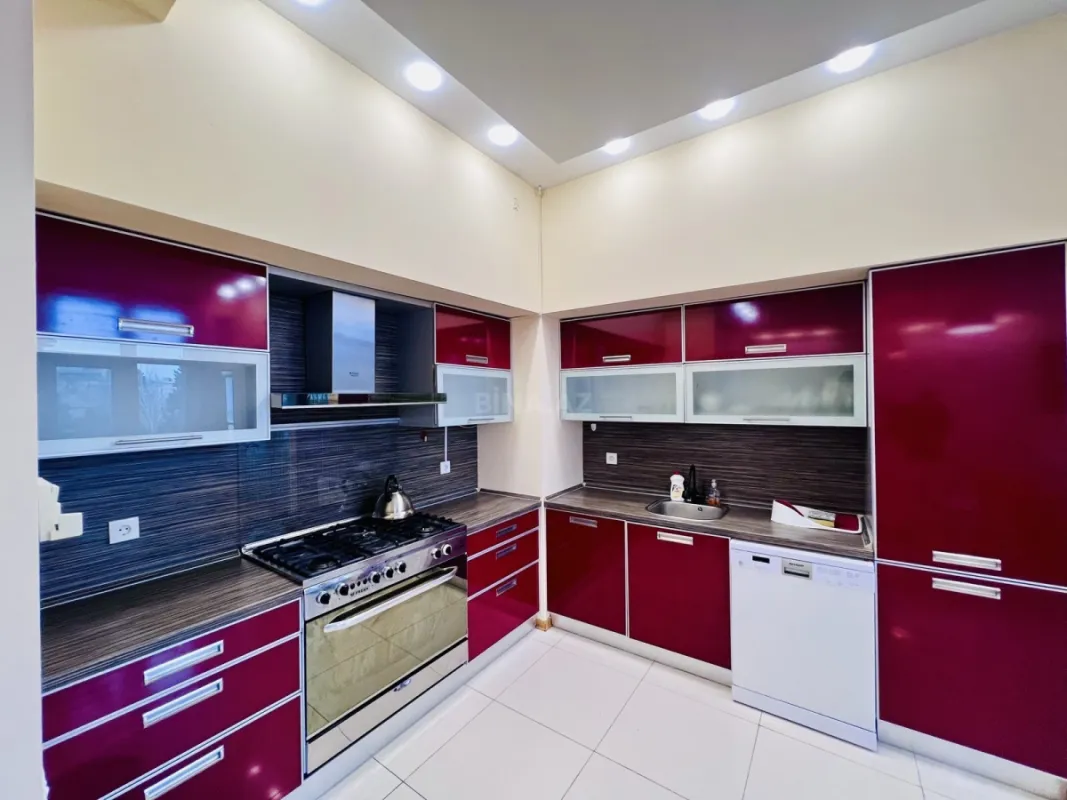Kirayə verilir 3 otaqlı mənzil 160 m²