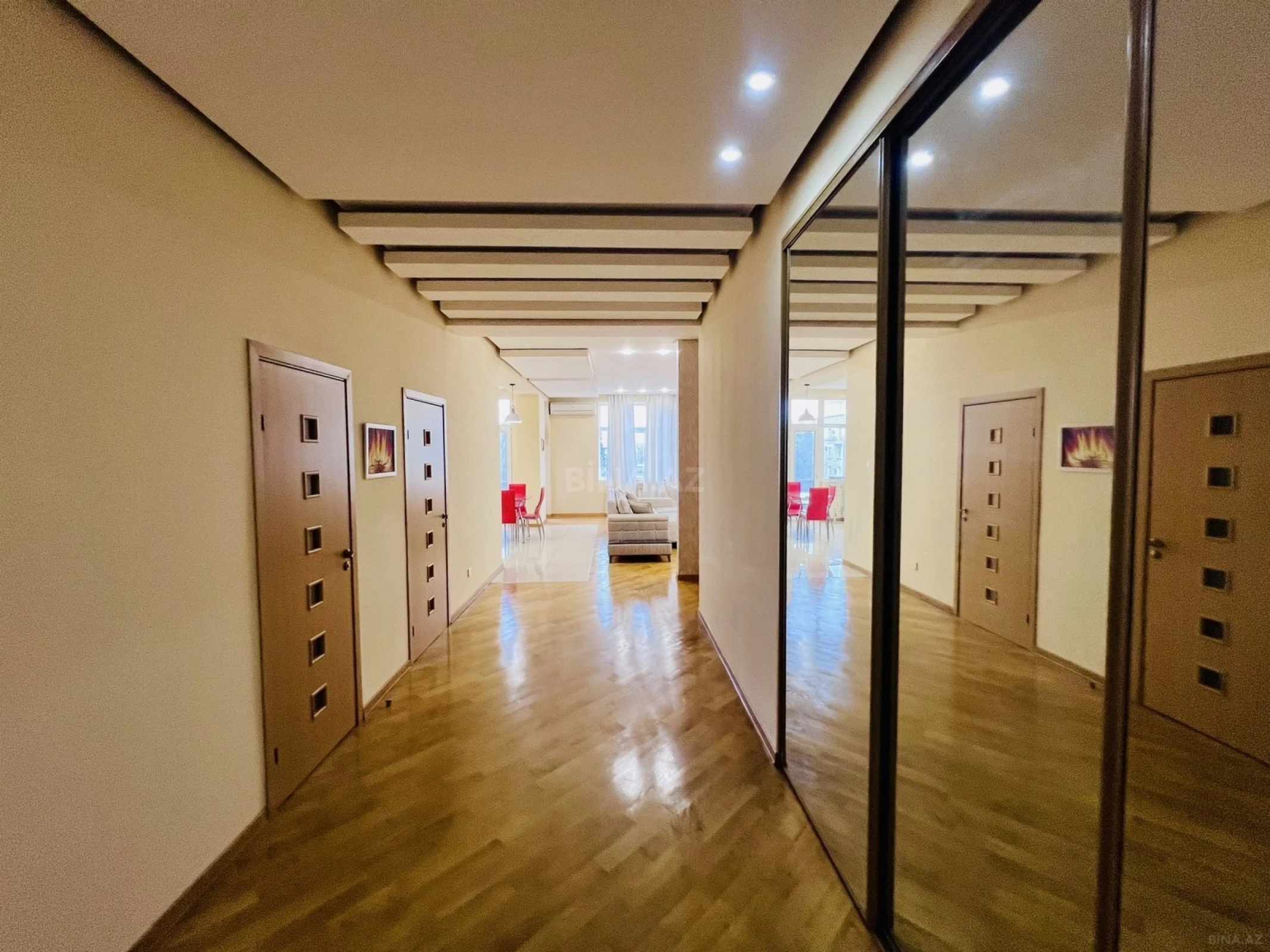 Kirayə verilir 3 otaqlı mənzil 160 m²