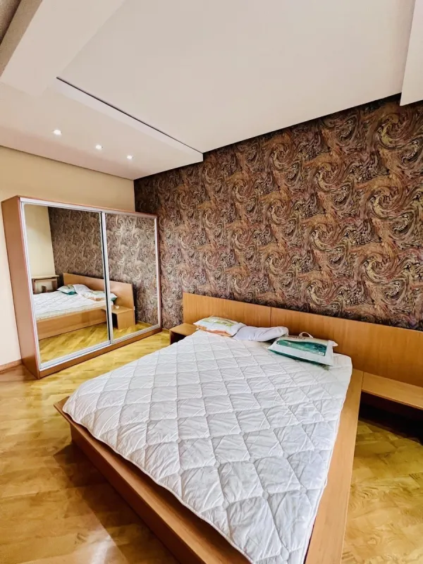 Kirayə verilir 3 otaqlı mənzil 160 m²