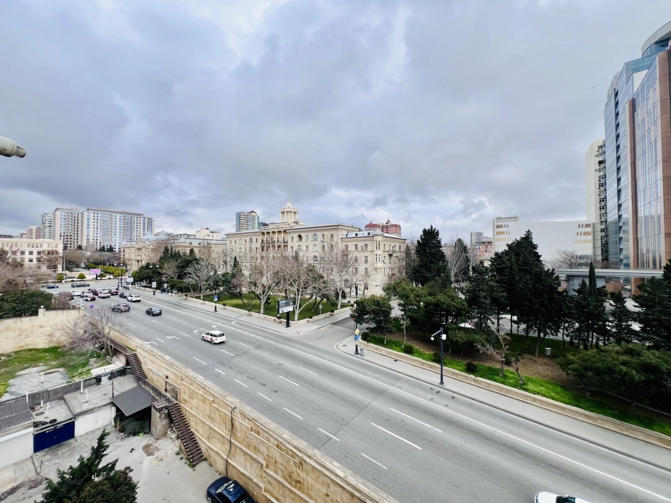 Kirayə verilir 3 otaqlı mənzil 160 m²