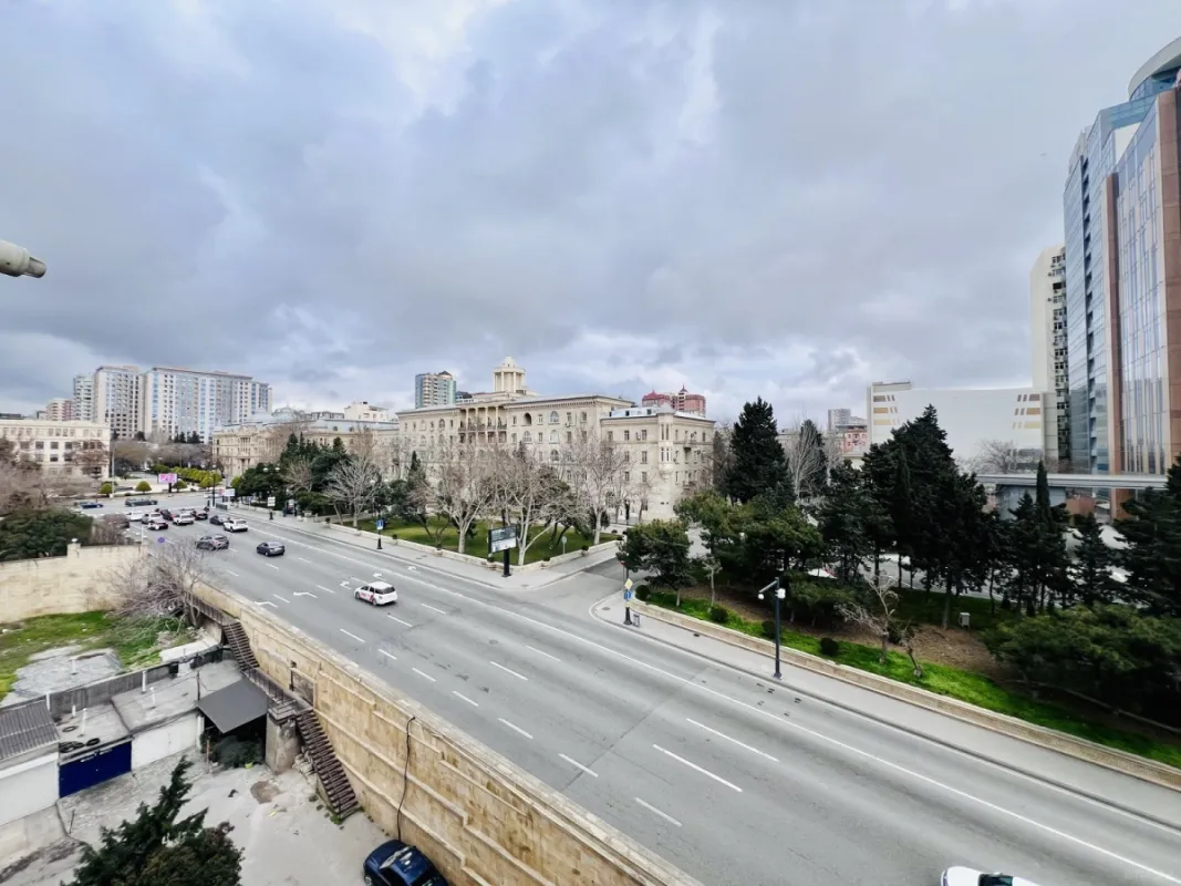 Kirayə verilir 3 otaqlı mənzil 160 m²