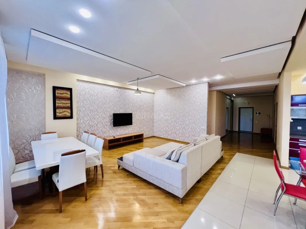Kirayə verilir 3 otaqlı mənzil 160 m²