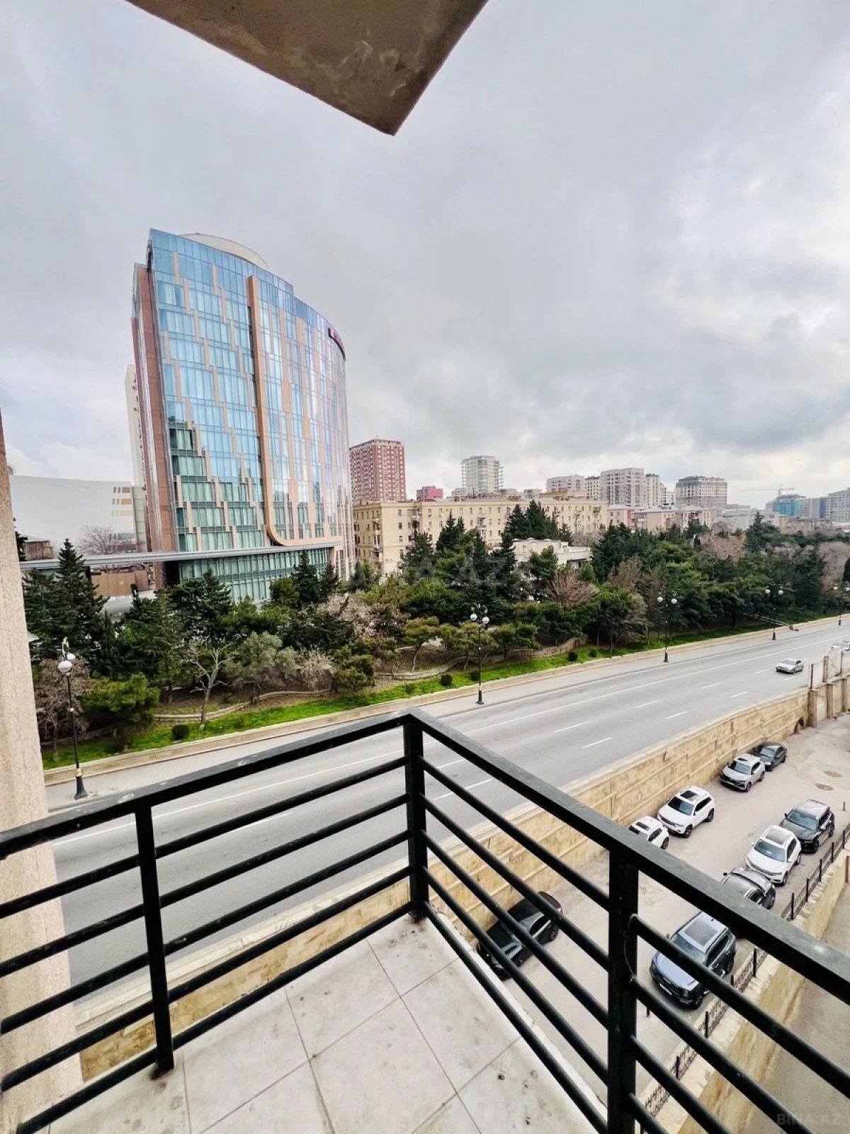 Kirayə verilir 3 otaqlı mənzil 160 m²