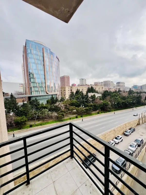 Kirayə verilir 3 otaqlı mənzil 160 m²