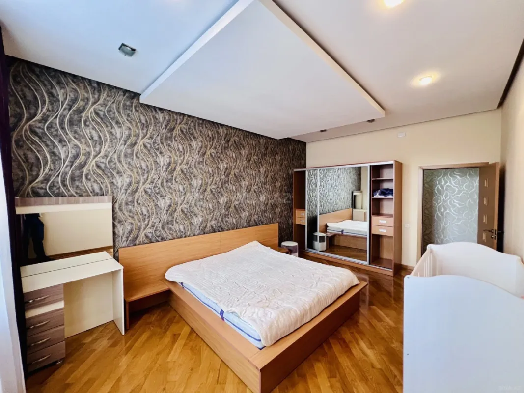 Kirayə verilir 3 otaqlı mənzil 160 m²