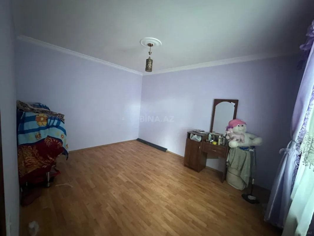 Satılır 9 otaqlı həyət evi 750 m²