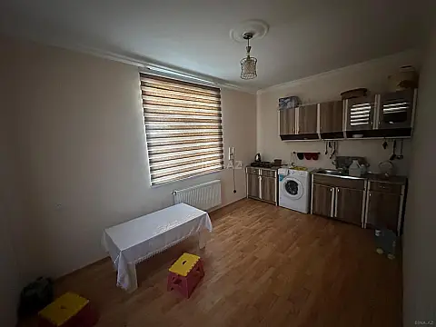 Satılır 9 otaqlı həyət evi 750 m²
