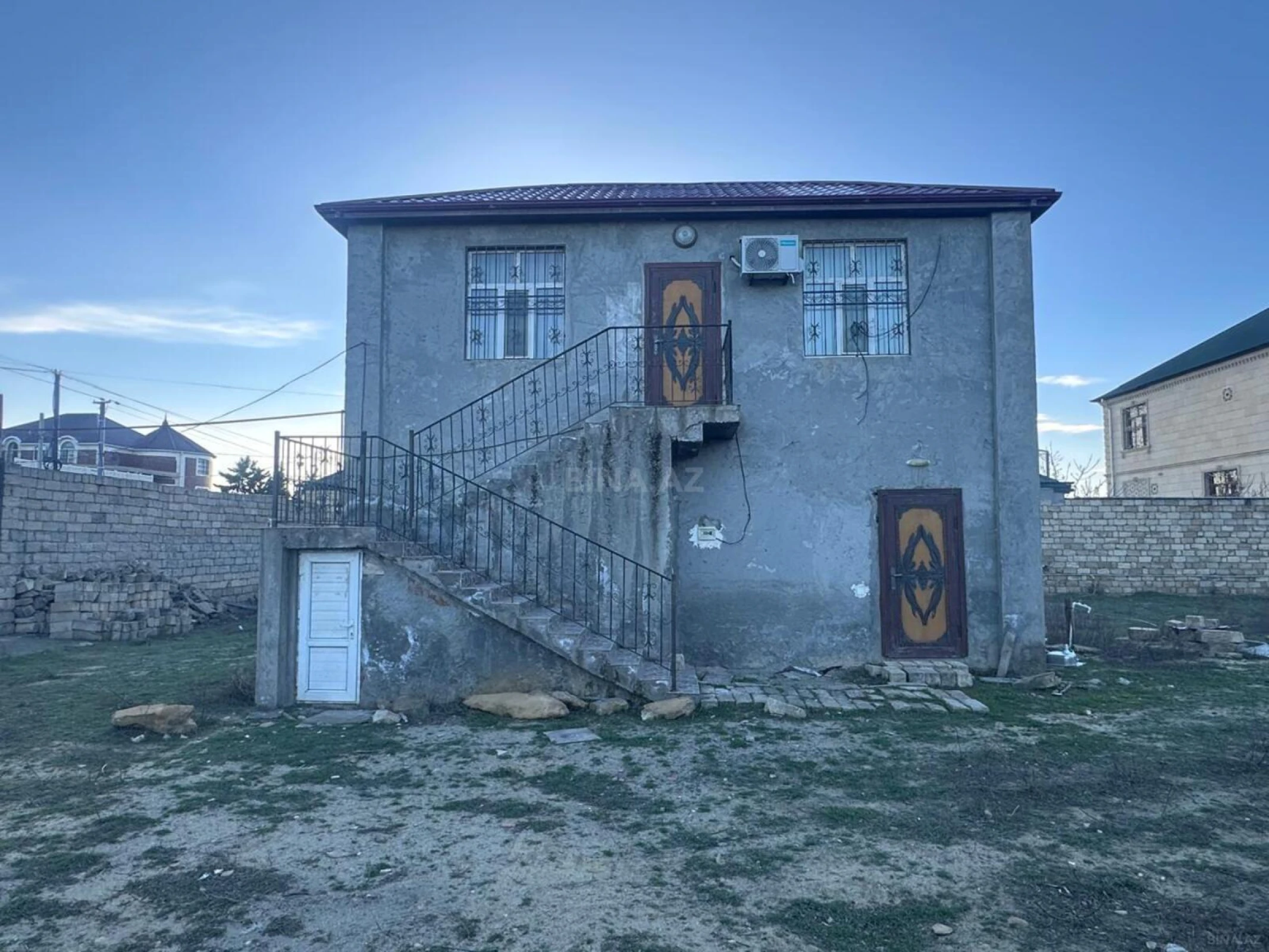 Satılır 9 otaqlı həyət evi 750 m²