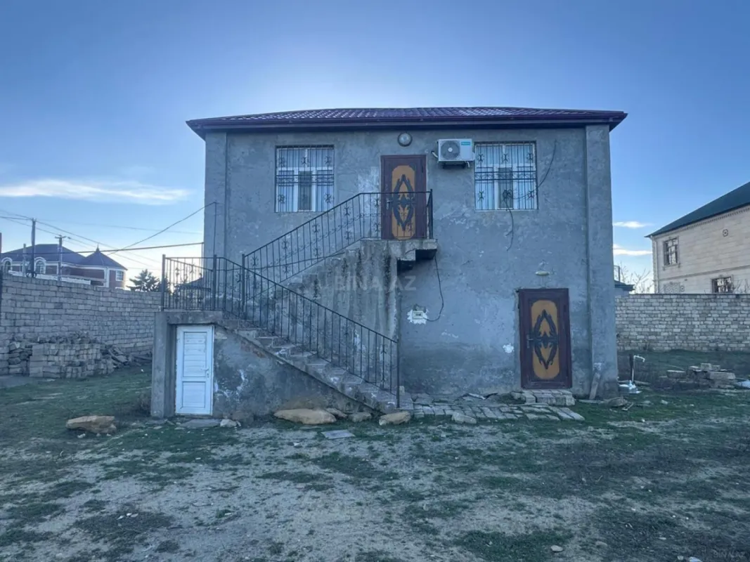 Satılır 9 otaqlı həyət evi 750 m²