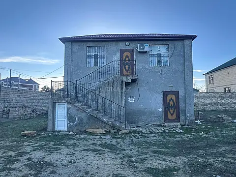 Satılır 9 otaqlı həyət evi 750 m²