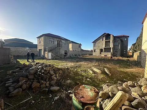 Satılır 9 otaqlı həyət evi 750 m²