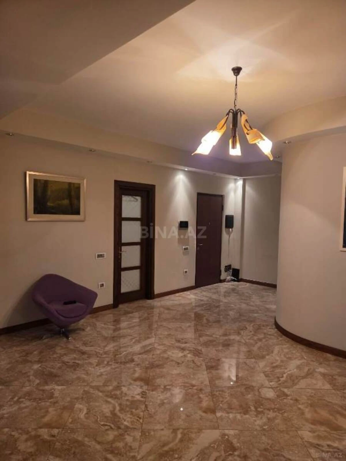 Satılır 4 otaqlı mənzil 186 m²