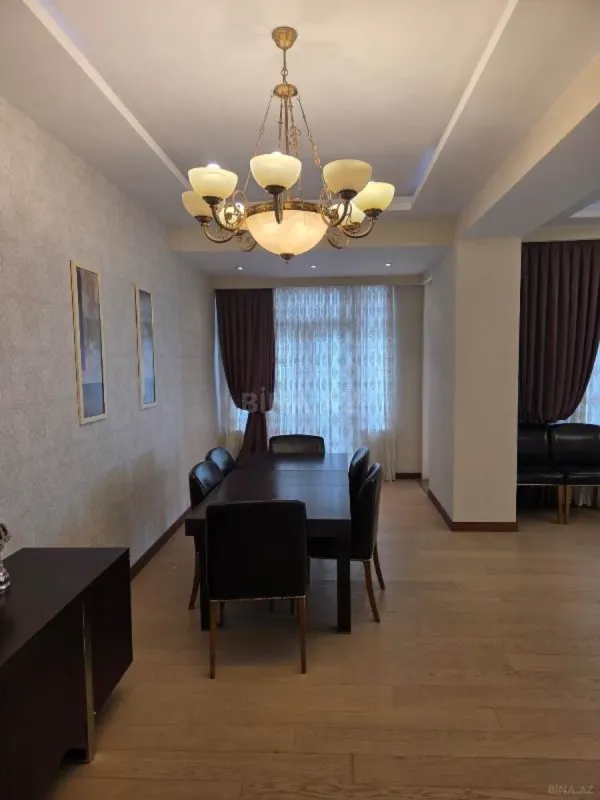 Satılır 4 otaqlı mənzil 186 m²