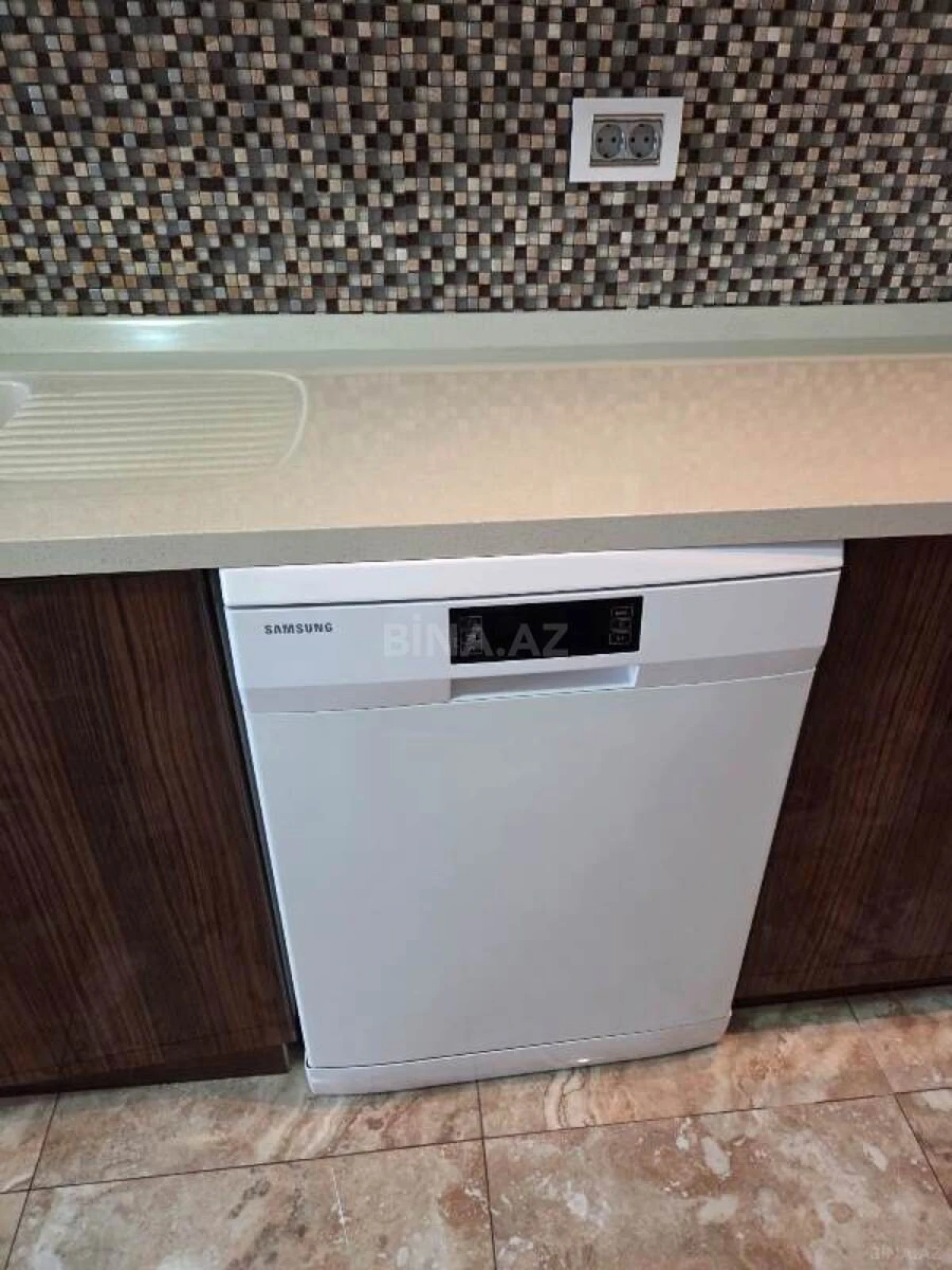 Satılır 4 otaqlı mənzil 186 m²