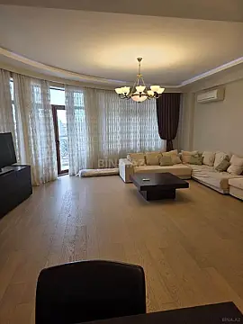 Satılır 4 otaqlı mənzil 186 m²