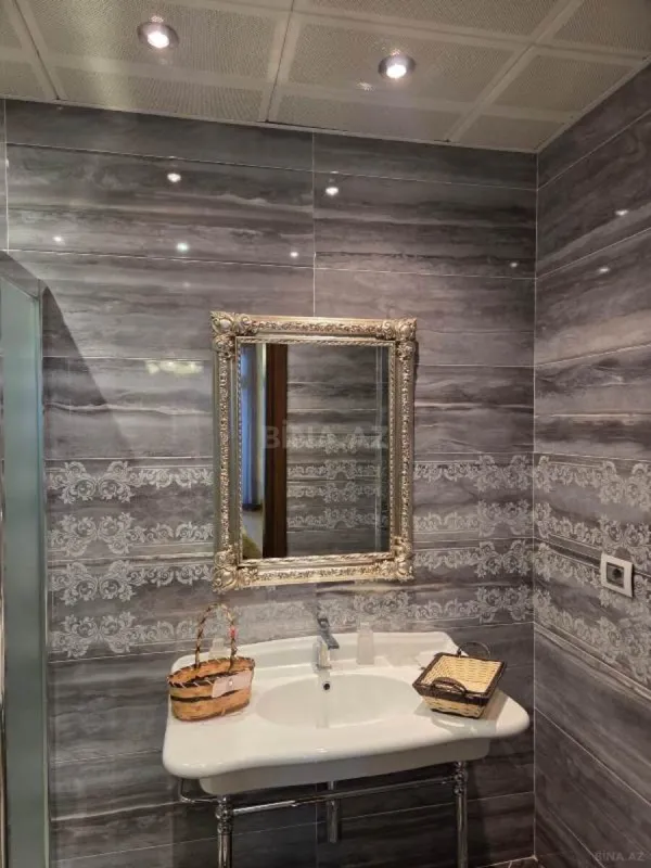 Satılır 4 otaqlı mənzil 186 m²