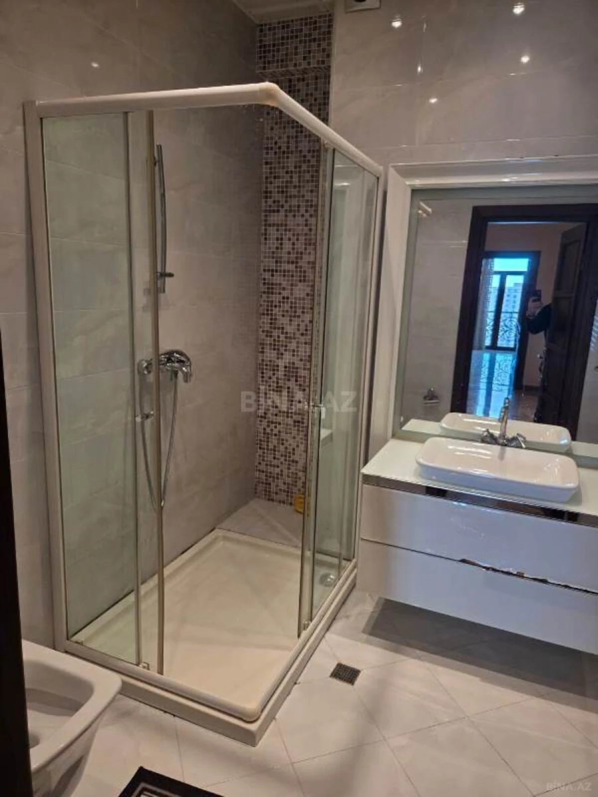 Satılır 4 otaqlı mənzil 186 m²