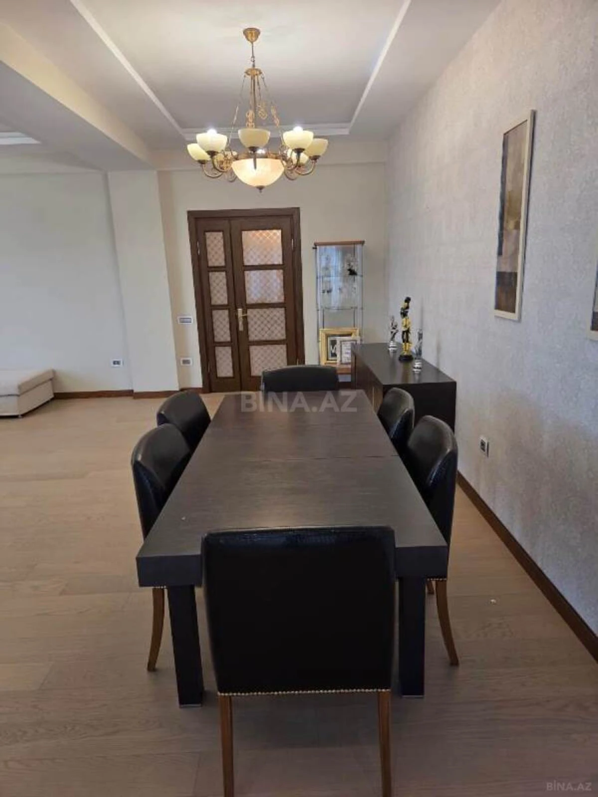 Satılır 4 otaqlı mənzil 186 m²