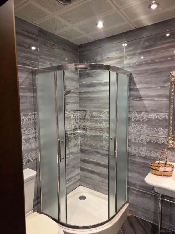 Satılır 4 otaqlı mənzil 186 m²