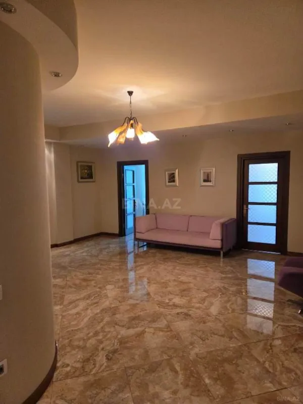 Satılır 4 otaqlı mənzil 186 m²