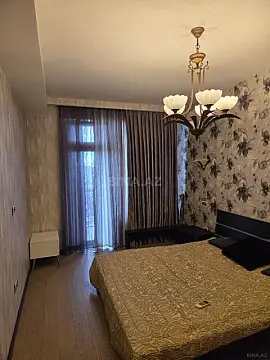 Satılır 4 otaqlı mənzil 186 m²