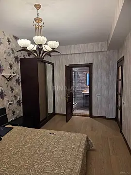 Satılır 4 otaqlı mənzil 186 m²