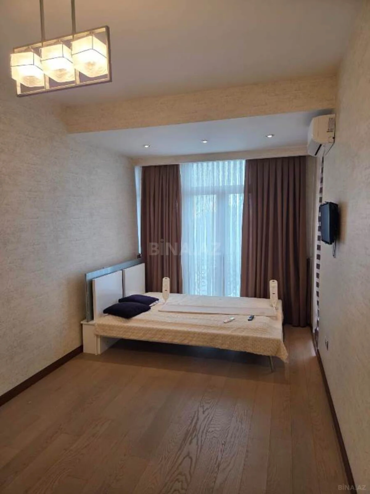 Satılır 4 otaqlı mənzil 186 m²