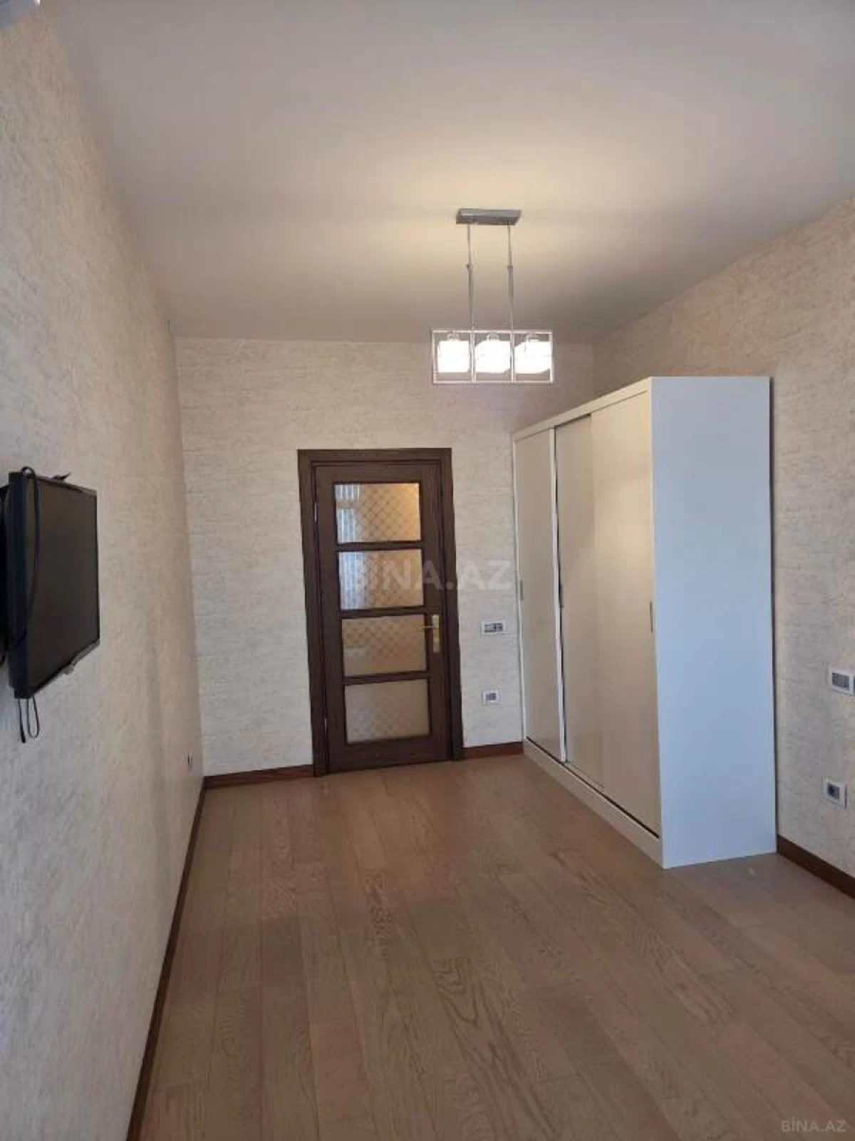 Satılır 4 otaqlı mənzil 186 m²