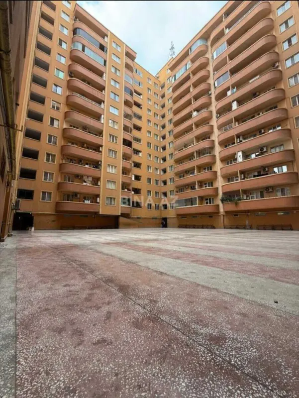 Satılır 3 otaqlı mənzil 130 m²
