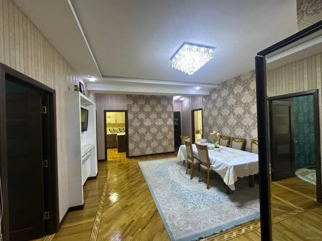 Satılır 3 otaqlı mənzil 130 m²