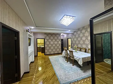 Satılır 3 otaqlı mənzil 130 m²