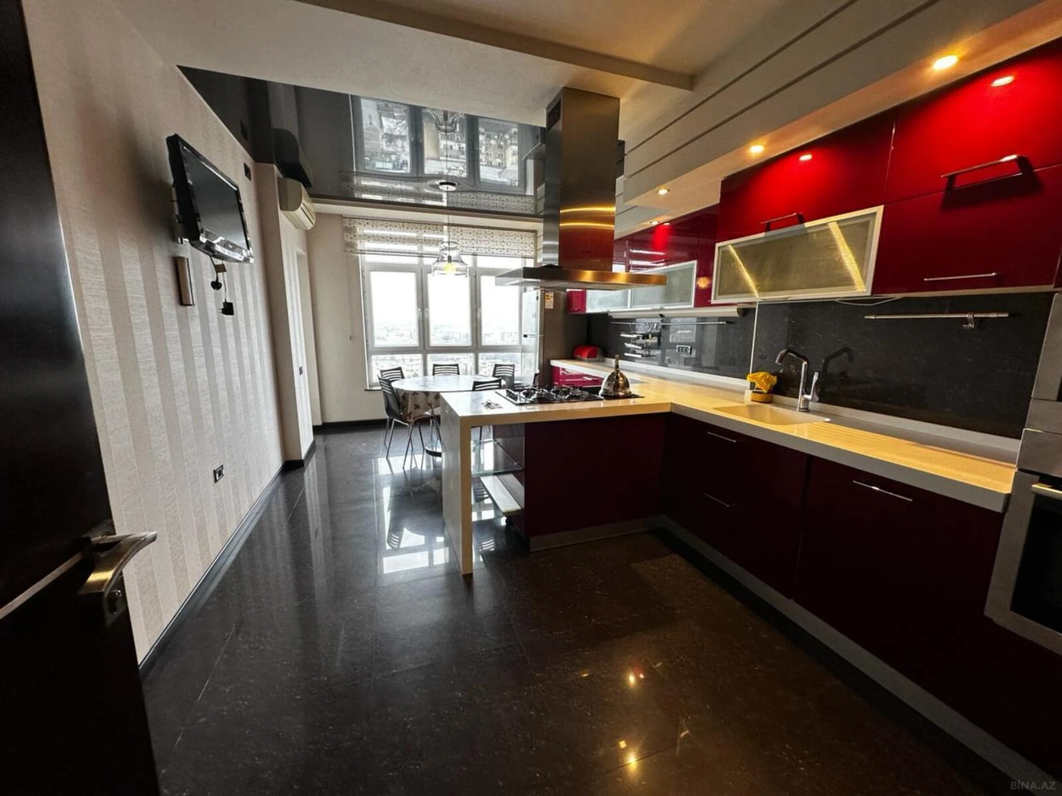 Kirayə verilir 4 otaqlı mənzil 195 m²