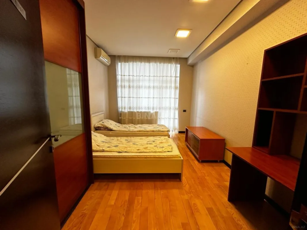 Kirayə verilir 4 otaqlı mənzil 195 m²